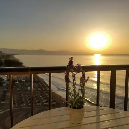 Spectacular Sea Views Торремолинос